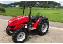 Kommuniális traktorok - elülső felfüggesztéssel Massey Ferguson MF 2410