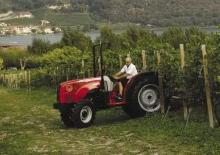 Kommuniális traktorok - elülső felfüggesztéssel Massey Ferguson MF 3425