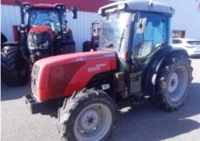 Kommuniális traktorok - elülső felfüggesztéssel Massey Ferguson MF 3435