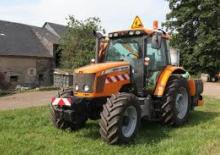 Kommuniális traktorok - elülső felfüggesztéssel Massey Ferguson MF 6445