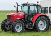 Kommuniális traktorok - elülső felfüggesztéssel Massey Ferguson MF 6470