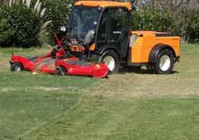 Kommuniális traktorok - elülső felfüggesztéssel Multihog MX 100