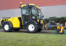 Kommuniális traktorok - elülső felfüggesztéssel Multihog MX 120