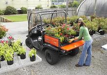 Kommuniális traktorok - elülső felfüggesztéssel Kubota RTV 400-Ci