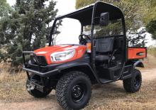 Kommuniális traktorok - elülső felfüggesztéssel Kubota RTV X1110 TR  