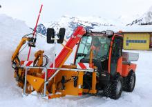 Kommuniális traktorok - elülső felfüggesztéssel Holder S 115