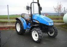 Kommuniális traktorok - elülső felfüggesztéssel New Holland T 3010 (151)