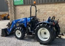 Kommuniális traktorok - elülső felfüggesztéssel New Holland T 3020 (353)