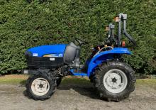Kommuniális traktorok - elülső felfüggesztéssel New Holland TC 24 D