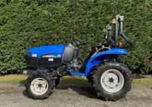 Kommuniális traktorok - elülső felfüggesztéssel New Holland TC 24 D