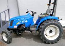Kommuniális traktorok - elülső felfüggesztéssel New Holland TC 31 DA