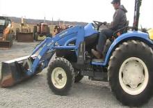 Kommuniális traktorok - elülső felfüggesztéssel New Holland TC 45 D
