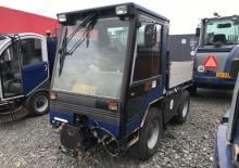 Kommuniális traktorok - elülső felfüggesztéssel Kommobil Tremo 601