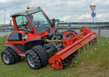 Kommuniális traktorok - elülső felfüggesztéssel Aebi TT 210