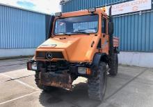 Kommuniális traktorok - elülső felfüggesztéssel Unimog U 130