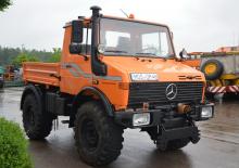 Kommuniális traktorok - elülső felfüggesztéssel Unimog U 1400