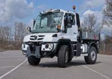 Kommuniális traktorok - elülső felfüggesztéssel Unimog U 200