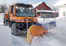 Kommuniális traktorok - elülső felfüggesztéssel Unimog U 218
