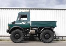 Kommuniális traktorok - elülső felfüggesztéssel Unimog U 2400