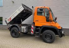 Kommuniális traktorok - elülső felfüggesztéssel Unimog U 300