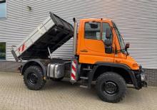 Kommuniális traktorok - elülső felfüggesztéssel Unimog U 300