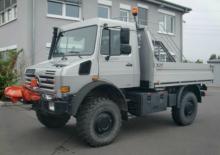 Kommuniális traktorok - elülső felfüggesztéssel Unimog U 4000