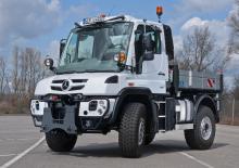 Kommuniális traktorok - elülső felfüggesztéssel Unimog U 423 EuroMot 4