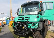 Kommuniális traktorok - elülső felfüggesztéssel Unimog U 529 Euro 5