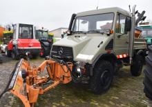 Kommuniális traktorok - elülső felfüggesztéssel Unimog U 90
