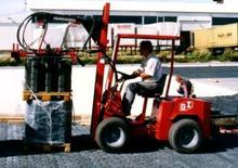 Kommuniális traktorok - elülső felfüggesztéssel Grünig Uni Truck 4 W 1005