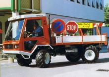 Kommuniális traktorok - elülső felfüggesztéssel Lindner Unitrac 75