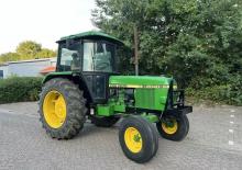 Kompakt kommunális traktorok John Deere 2040