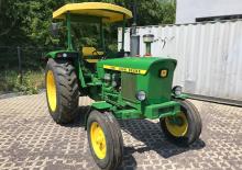 Kompakt kommunális traktorok John Deere 2130