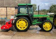Kompakt kommunális traktorok John Deere 2140
