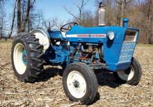 Kompakt kommunális traktorok Ford-NH 3000
