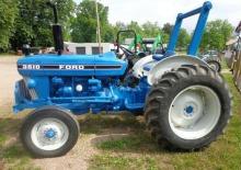 Kompakt kommunális traktorok Ford-NH 3610