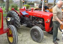 Kompakt kommunális traktorok Massey Ferguson 37