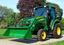 Kompakt kommunális traktorok John Deere 3720