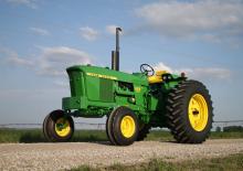 Kompakt kommunális traktorok John Deere 4020
