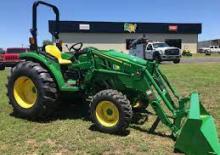 Kompakt kommunális traktorok John Deere 4044M 