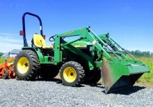 Kompakt kommunális traktorok John Deere 4100