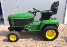 Kompakt kommunális traktorok John Deere 415