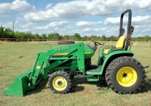 Kompakt kommunális traktorok John Deere 4310