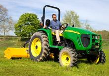 Kompakt kommunális traktorok John Deere 4320 