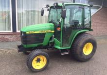 Kompakt kommunális traktorok John Deere 4400