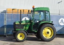 Kompakt kommunális traktorok John Deere 4600