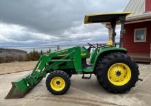Kompakt kommunális traktorok John Deere 4700