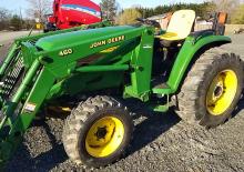 Kompakt kommunális traktorok John Deere 4710