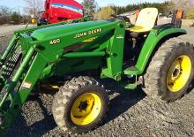 Kompakt kommunális traktorok John Deere 4710