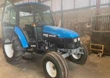 Kompakt kommunális traktorok New Holland 4835